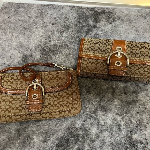 Coach Jacquard Signature Buckle Wallet and Wristlet - Picture 3 of 6